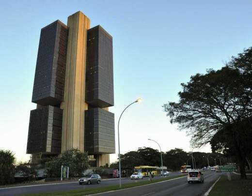 Empresas aumentam previsÃ£o para inflaÃ§Ã£o e PIB de 2024, diz Banco Central