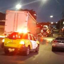 Acidente com carretas complica trÃ¢nsito em avenida de Contagem