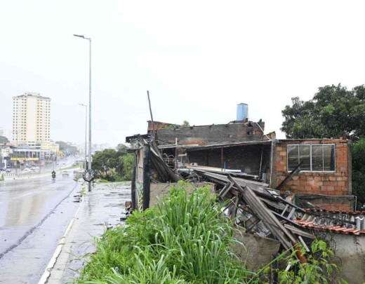 Chuvas trazem alerta apÃ³s 4 casas desabarem em 5 dias em BH