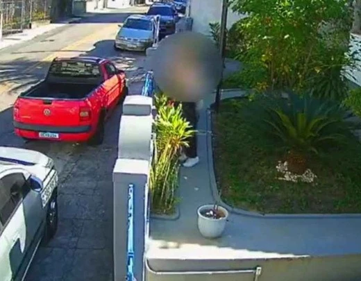Diretora de curso Ã© arrastada e desmaia em discussÃ£o por vaga escolar