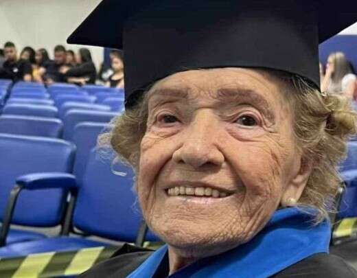 Aos 91 anos, mineira realiza sonho e se forma no Ensino MÃ©dio