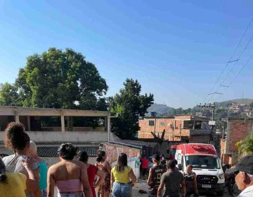 CaminhÃ£o invade casa, mata uma pessoaÂ eÂ fereÂ duas