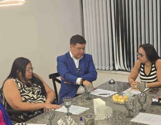 Carlos Viana promete incentivos a donos de bares e restaurantes