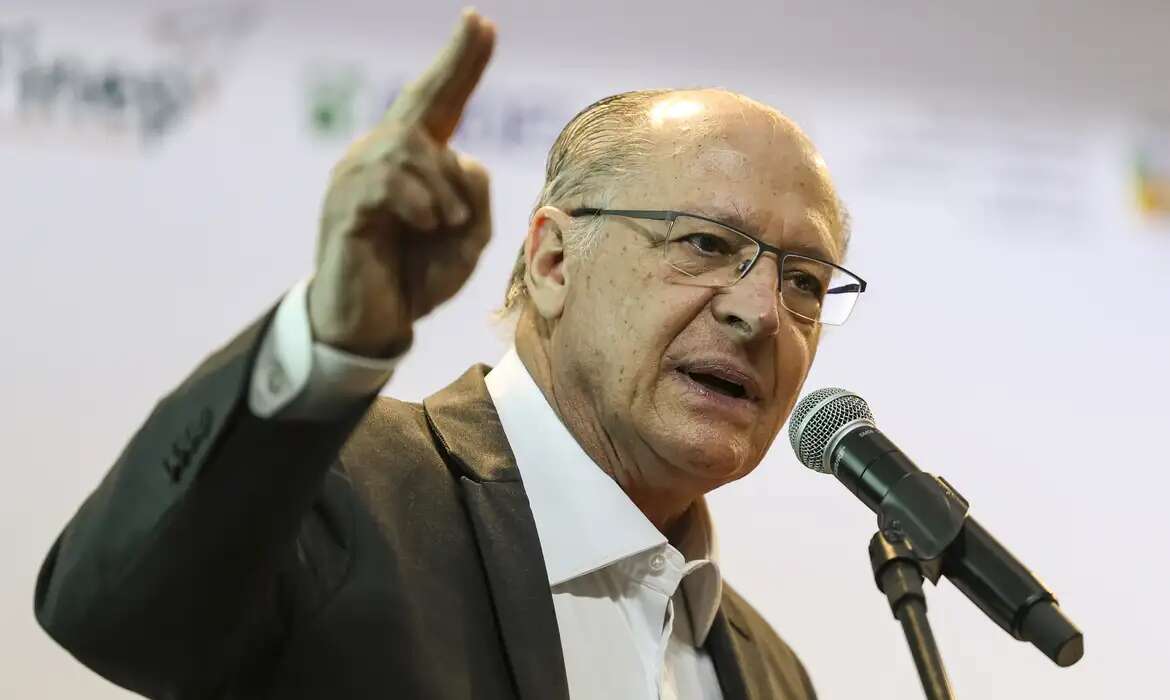 Alckmin: 'Carga tributÃ¡ria nÃ£o aumentou no governo Lula, ela caiu'