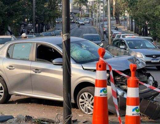 BH: motorista derruba sinal de trÃ¢nsito em importante avenida da capital