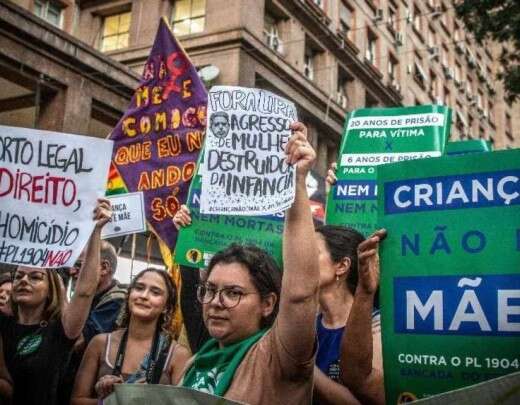 Grupo de mulheres cristÃ£s faz manifesto contra PL Antiaborto