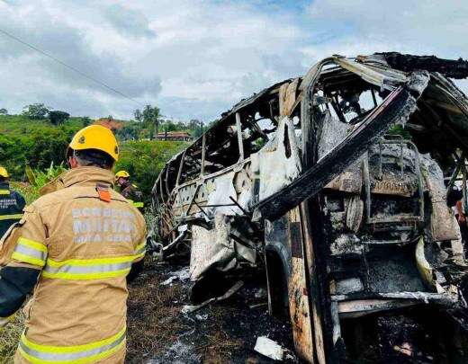 TragÃ©dia na BR-116 faz um mÃªs: estouro de pneu ainda Ã© dÃºvida