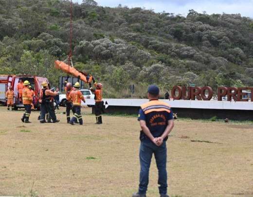 CBMMG inicia estudo para retirar destroÃ§os de helicÃ³ptero em Ouro Preto