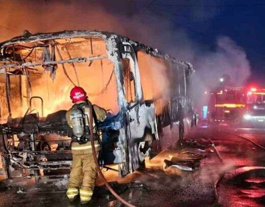 Minas: sete pessoas colocam fogo em Ã´nibus e incÃªndio atinge casas