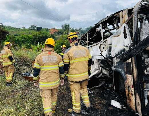 IML recebe reforÃ§os para reconhecer as 38 vÃ­timas do acidente na BR-116