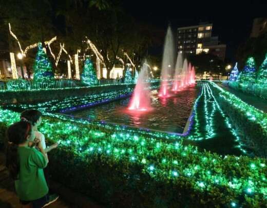 Entre as montanhas de Minas, a magia do Natal iluminado te espera