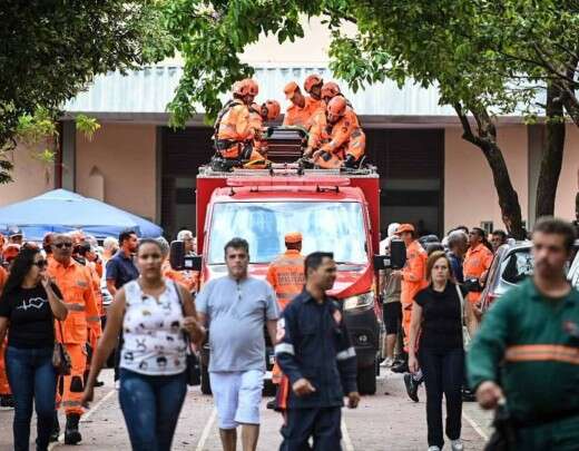 VÃ­timas da queda de helicÃ³ptero recebem homenagens na saÃ­da para enterro