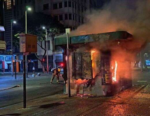 BH: incÃªndio destrÃ³i banca de jornal no centro da capital; veja o vÃ­deo