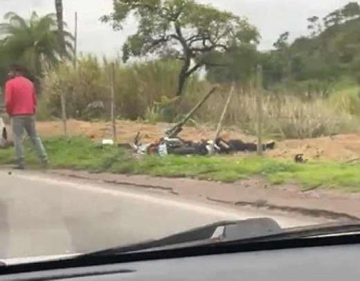 VÃ­deo: acidente entre carro e moto mata motociclista na BR-381