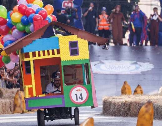 Corrida maluca: mineiros conquistam pÃ³dio com carrinho do filme Up!