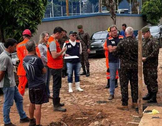 ExÃ©rcito avalia construÃ§Ã£o de ponte de metal em cidade destruÃ­da pela chuva