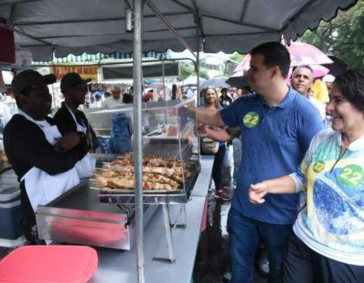 Bruno Engler visita a Feira Hippie e recebe demandas dos expositores