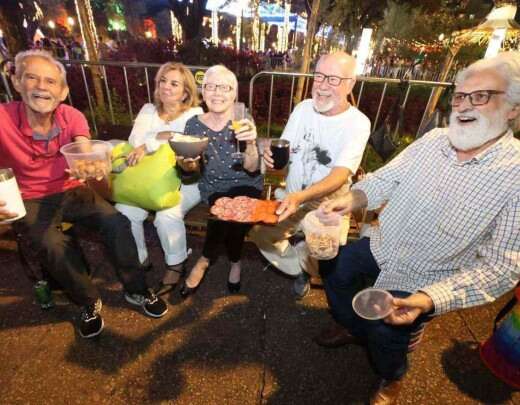 Virada da Liberdade: grupo de amigos organiza jantar com petiscos e drinks