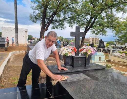 Finados: homenagens aos entes queridos sÃ£o antecipadas