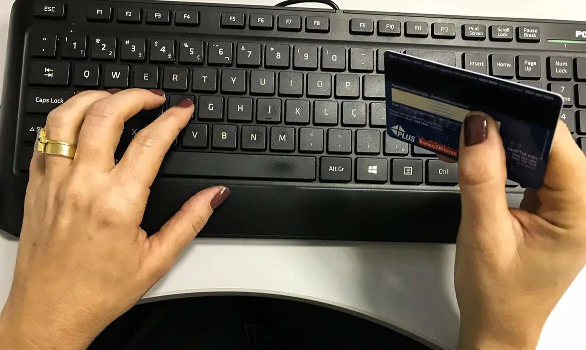 âTaxa das blusinhasâ: como serÃ¡ a taxaÃ§Ã£o das compras de atÃ© US$ 50