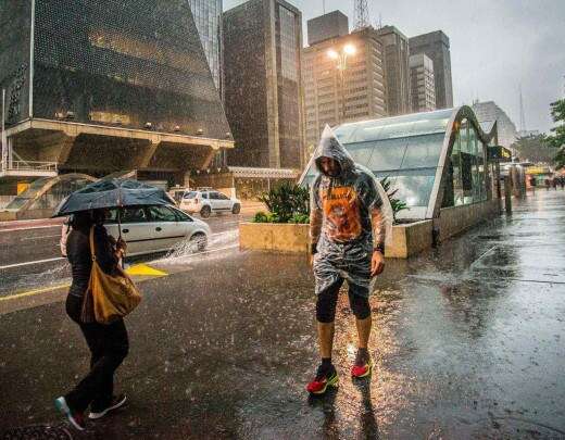 Pode tomar banho durante tempestade? â e outras 8 dÃºvidas