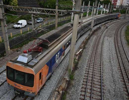 Senta e espera! Troca de trilhos do metrÃ´ aumenta intervalo entre viagens