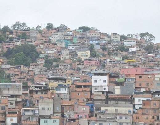 BH: moradores de vilas do Aglomerado da Serra estÃ£o sem Ã¡gua hÃ¡ quatro dias