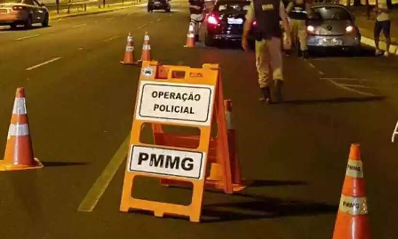 Policial fratura a perna ao ser atropelado por piloto que fugiu de blitz