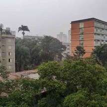 Belo Horizonte registra chuva forte na tarde desta segunda-feira (23/12)