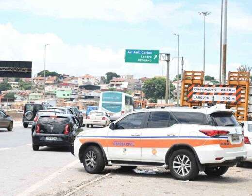 Defesa Civil encontra desprendimento e infiltraÃ§Ã£o em viaduto no Anel