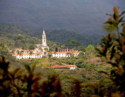 SantuÃ¡rio do CaraÃ§a reabre para visitaÃ§Ã£o apÃ³s incÃªndios na serra