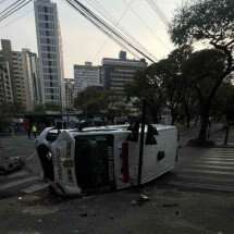 AmbulÃ¢ncia da PolÃ­cia Civil capota a caminho do desfile de 7 de setembro