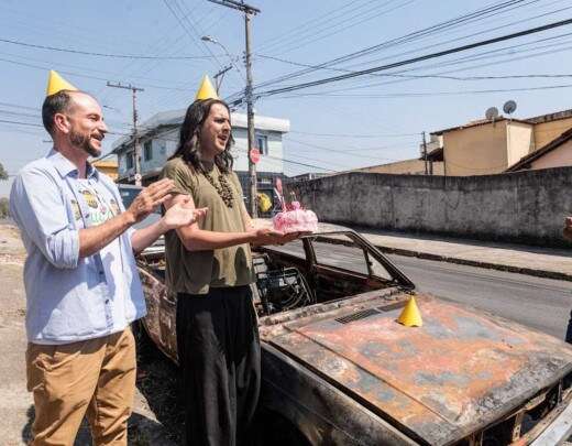 Duda Salabert celebra 'aniversÃ¡rio' de carro abandonado em BH