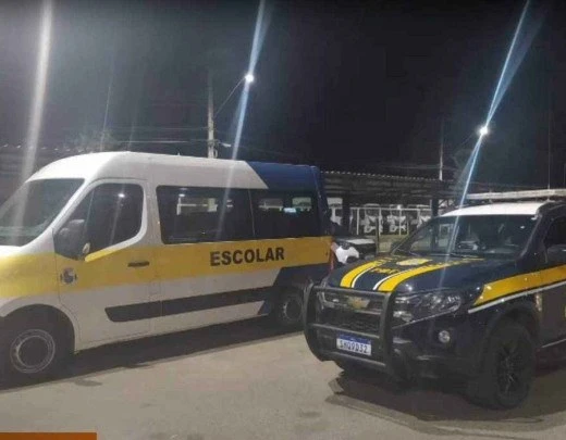 MG: motorista de van escolar Ã© flagrado pela PRF dirigindo bÃªbado