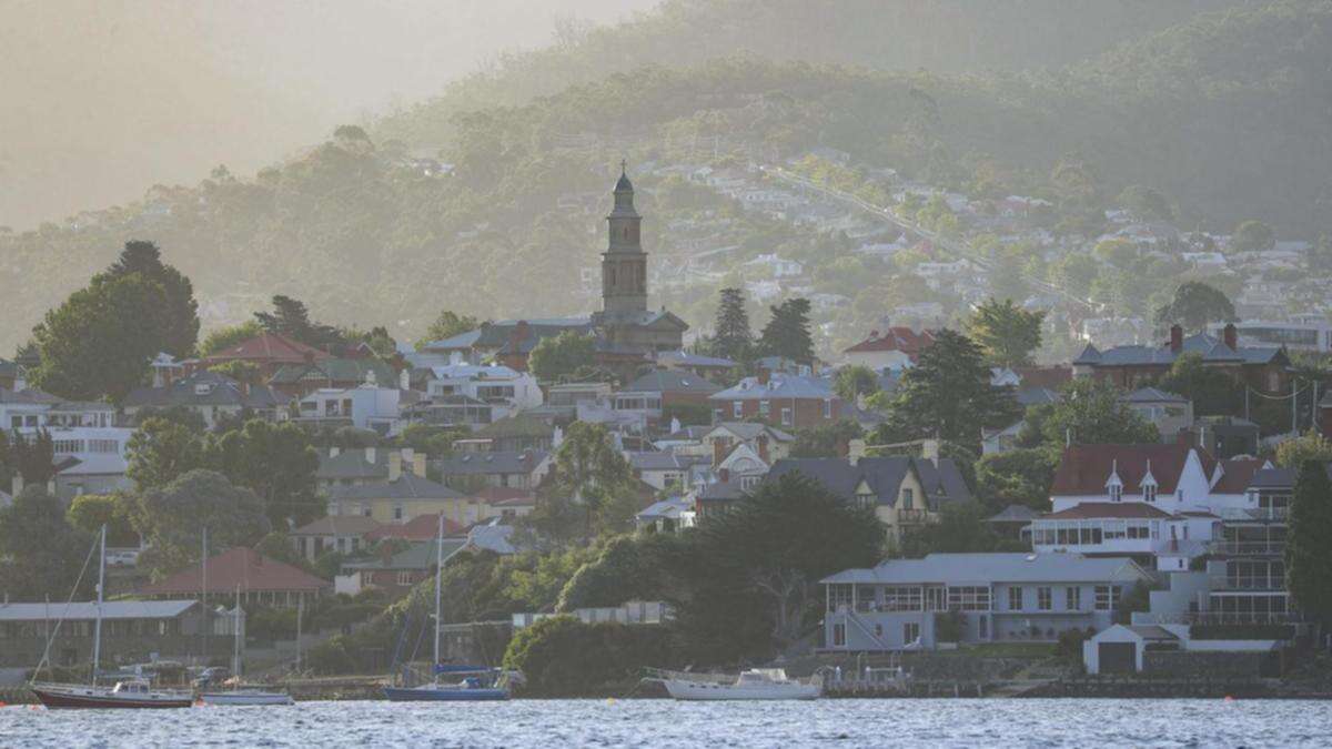 Thousands without power as cyclonic winds lash Tasmania