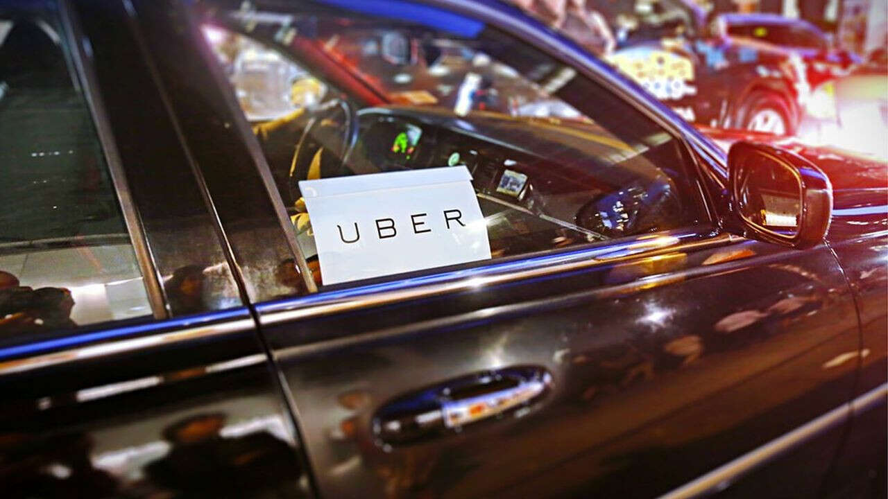 Droit du travail : Bruxelles frappe au coeur le modèle Uber et Deliveroo