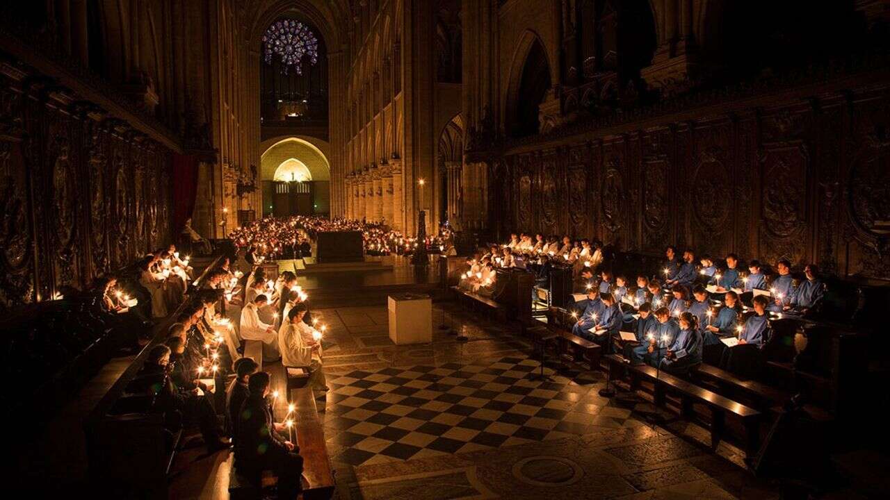 Mobilier liturgique, chaises, reliquaire… : quand Notre Dame de Paris mise sur les artistes