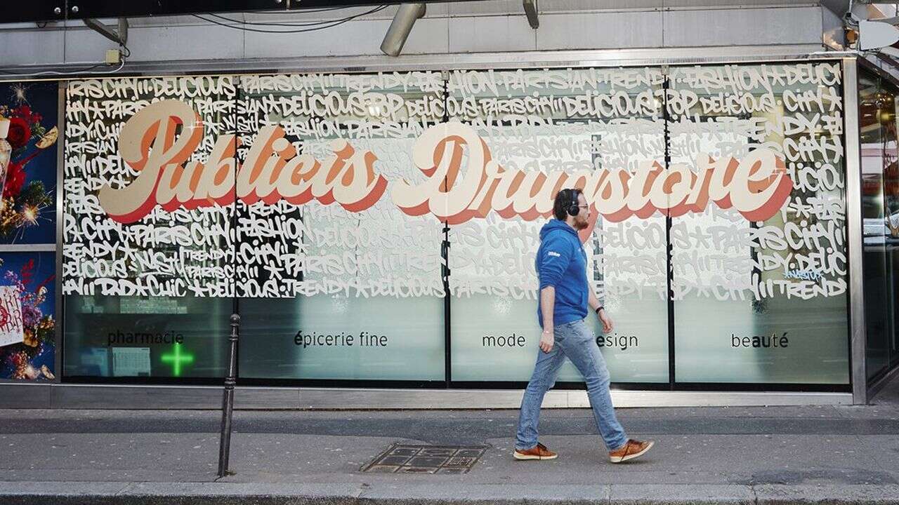 Drugstore, l'insubmersible repère des Champs-Elysées