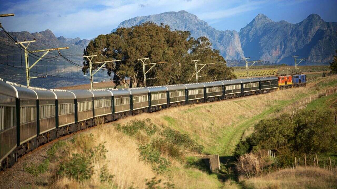 Des Pyrénées au Cap, 12 voyages en train inoubliables