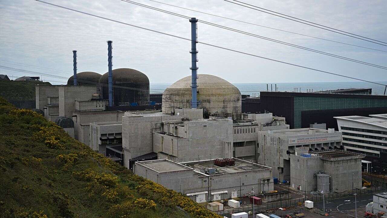 Nucléaire : EDF prêt à engager la première réaction en chaîne à Flamanville