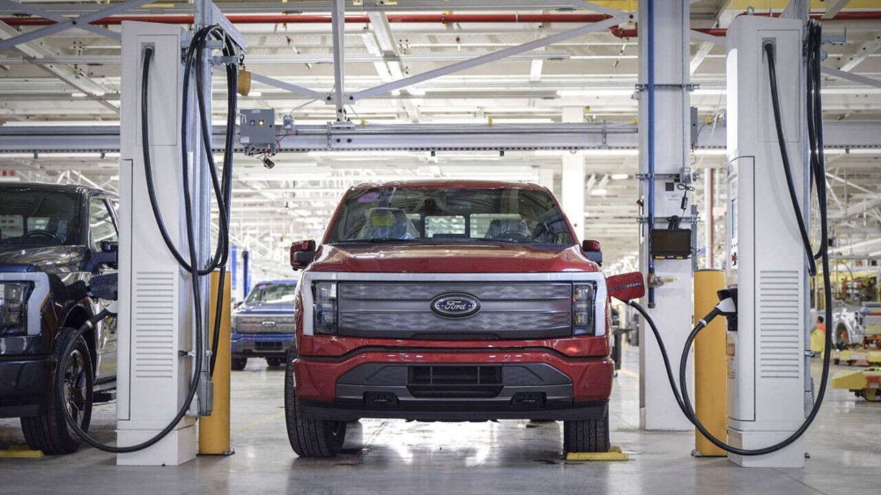 Ford met la pédale douce sur l'électrique au profit des voitures hybrides