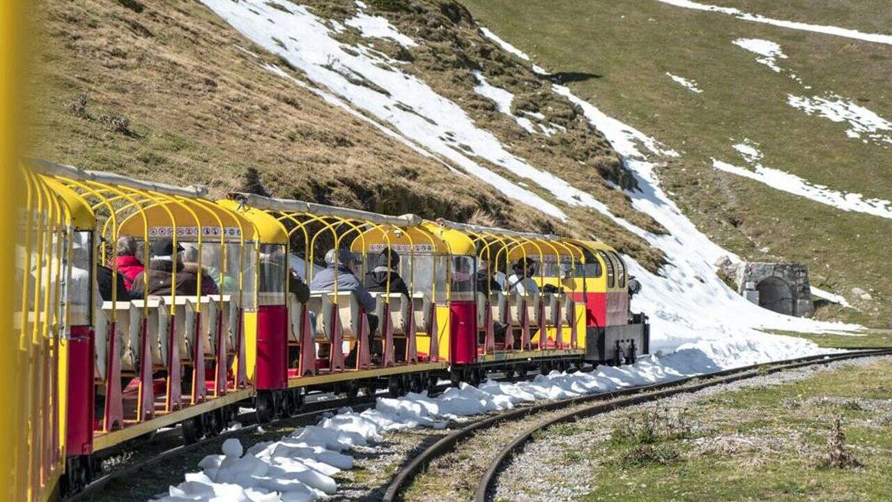 Dans les Pyrénées, la commune de Laruns rachète le petit train touristique d'Artouste