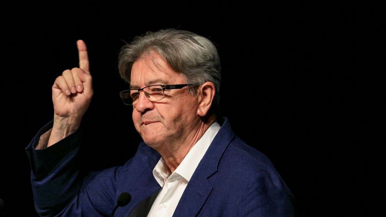 « S'ils n'ont pas de Premier ministre, qu'ils se taisent » : Jean-Luc Mélenchon ne jure que par Lucie Castets