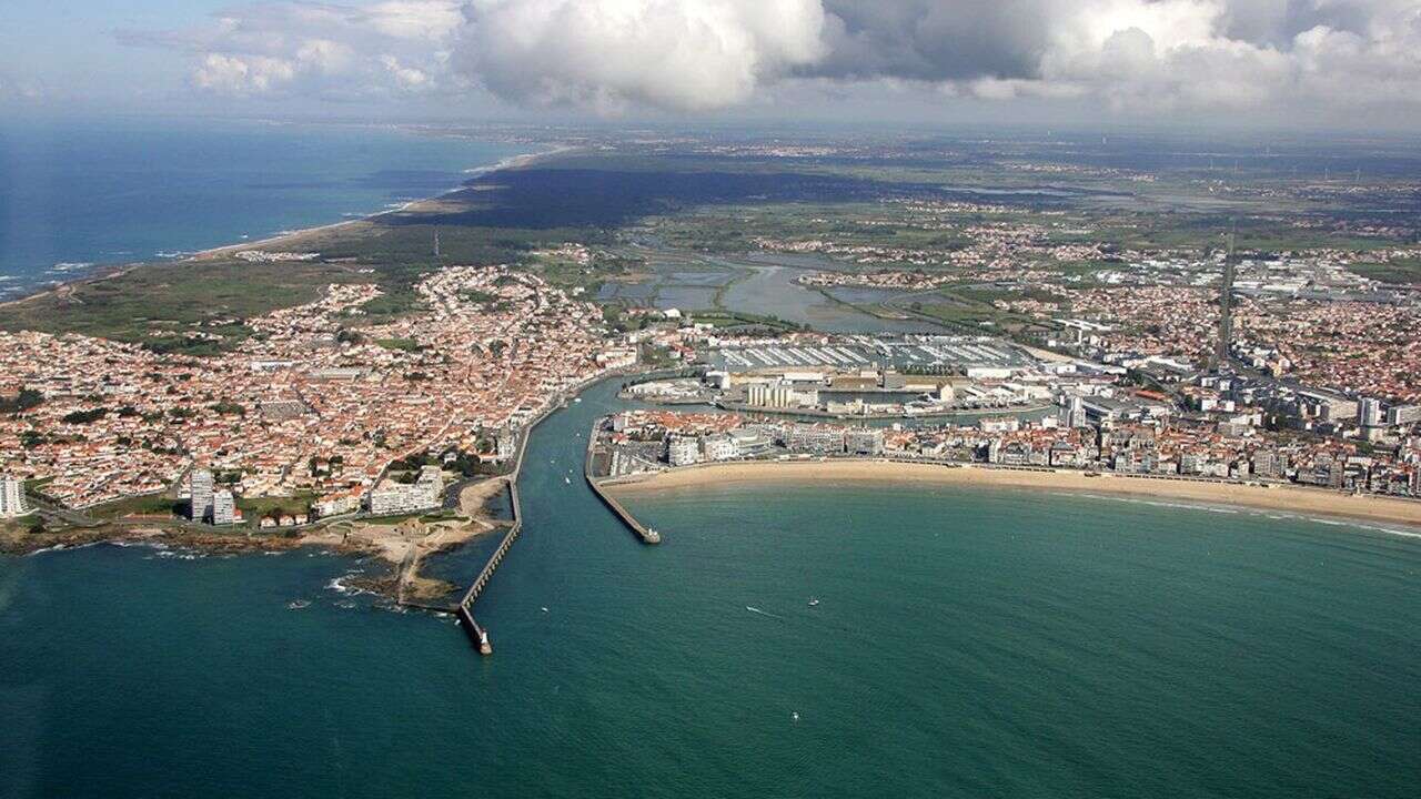 Les Sables d'Olonne s'appuient sur un mur chasse-mer pour protéger la ville de la submersion