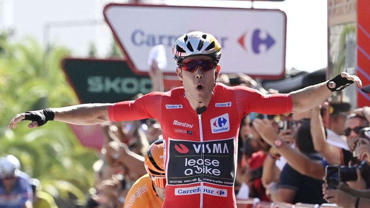 L'intérieur d'un hypermarché Carrefour accueille les cyclistes du tour d'Espagne pour un départ inédit