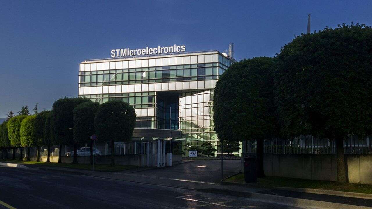 STMicroelectronics cale après le ralentissement des ventes de voitures électriques