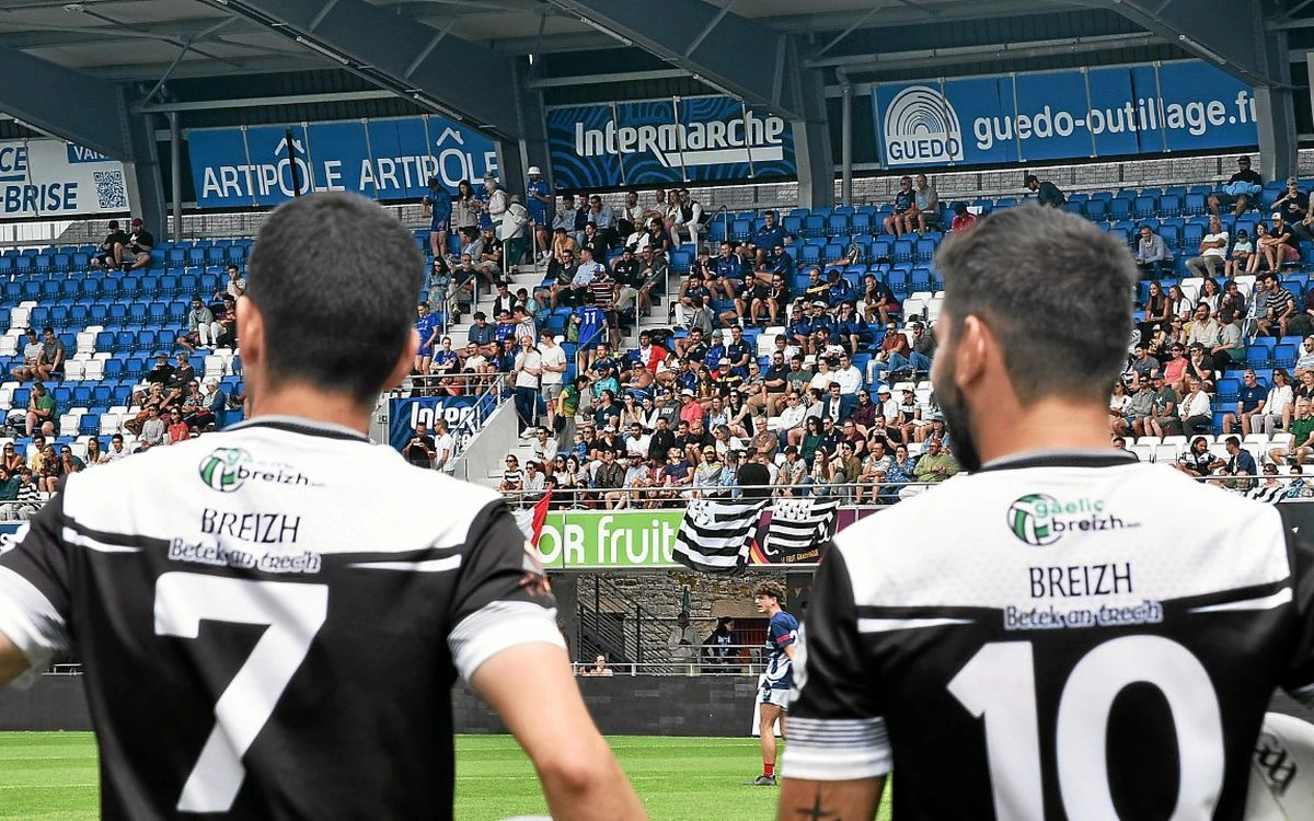 « On n’est pas chauvin mais on a envie que la Bretagne gagne » : carton plein pour les finales de l’Euro Gaelic Games à Vannes [En images]