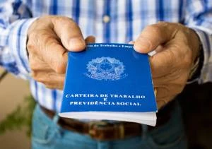 Brasil abre 257.528 vagas formais de trabalho em abril, muito acima do esperado