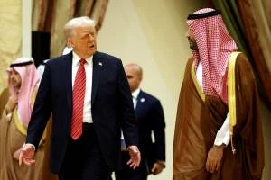 Pressa de Trump em negócios de IA no Oriente Médio cria racha com “falcões” da China