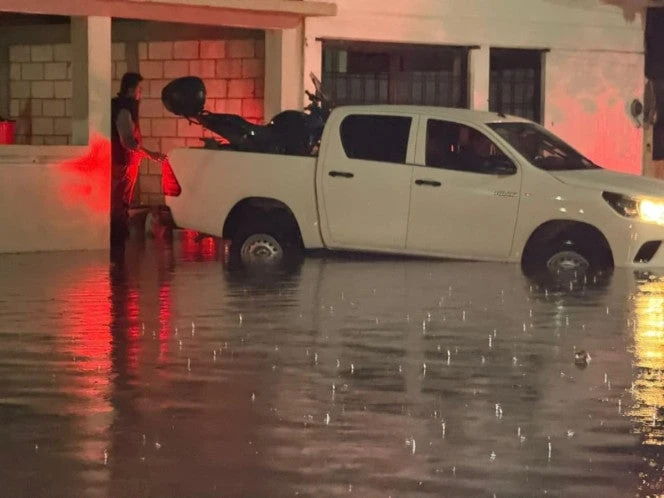 Inundación en fraccionamiento Los Tuzos moviliza a cuerpos de emergencia